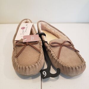 NWT Secret Treasures Suede House Shoes Size 6